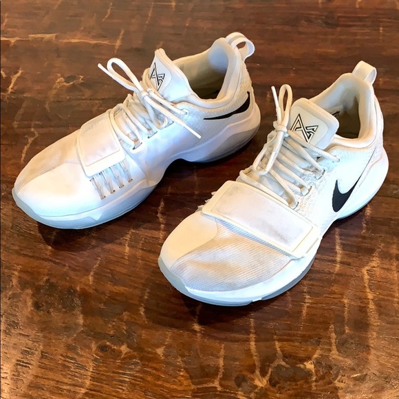 nike basketball shoes pg 13